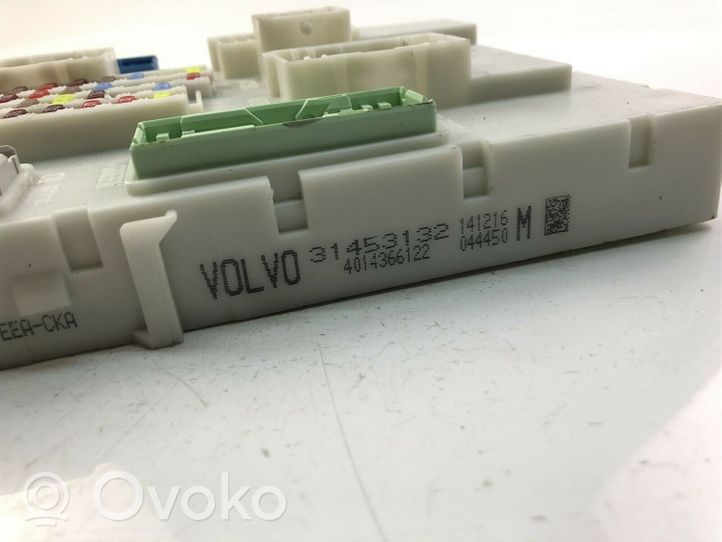Volvo V40 Boîte à fusibles 31453132