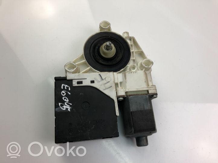 Audi A3 S3 8P Front door window regulator motor 8P0959