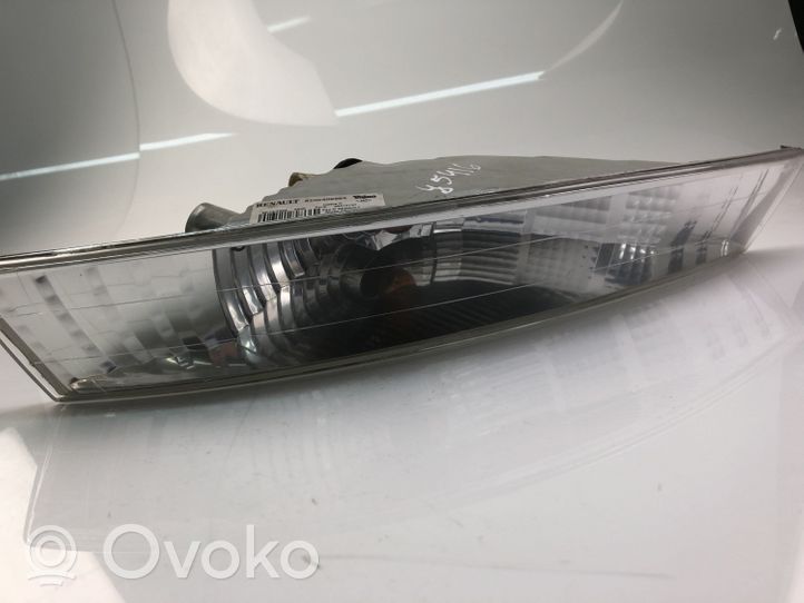 Nissan Primastar Lampa przednia 8200402983