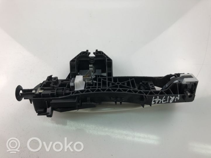 Mercedes-Benz C AMG W204 Etuoven ulkokahva A2047600270