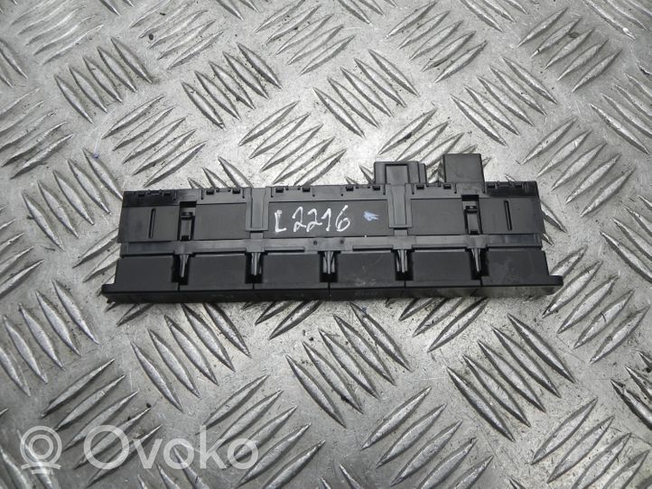 Volkswagen Touran III Other switches/knobs/shifts 5TA927140C