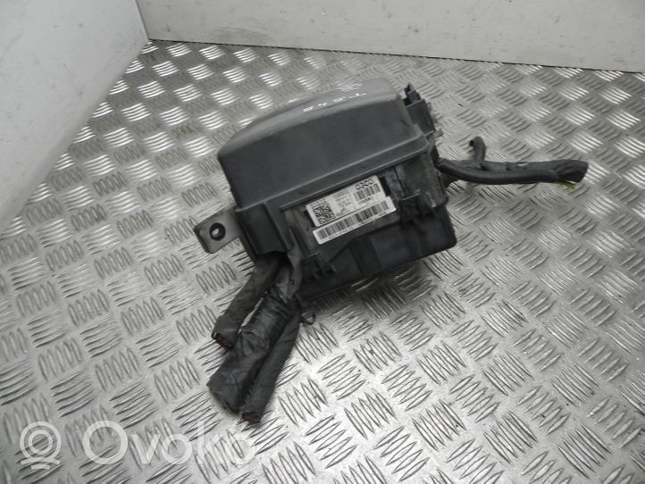 KIA Sorento Boîte à fusibles 912122P302