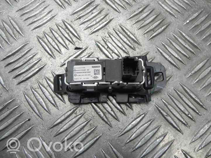 Renault Zoe Pavarų perjungimo svirties apdaila (plastikinė) 969442244R