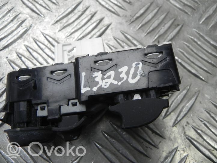 Toyota Proace Muut kytkimet/nupit/vaihtimet 96784561ZD