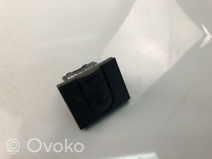 Volkswagen Golf III Seat heating switch 1H6963563A