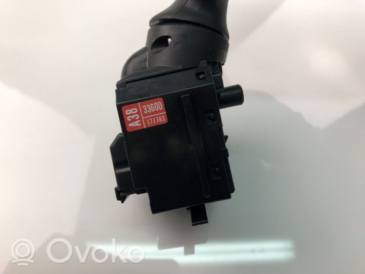 Toyota Yaris Leva/interruttore dell’indicatore di direzione e tergicristallo 3360017J783