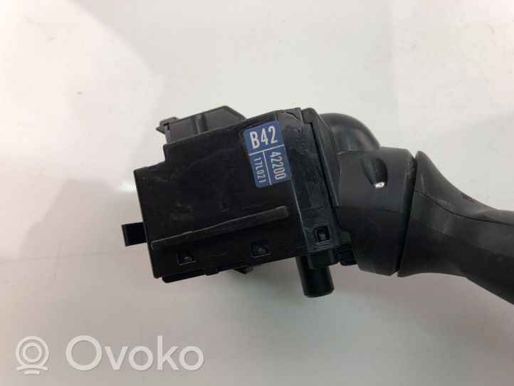 Toyota RAV 4 (XA50) Commodo, commande essuie-glace/phare 17L021