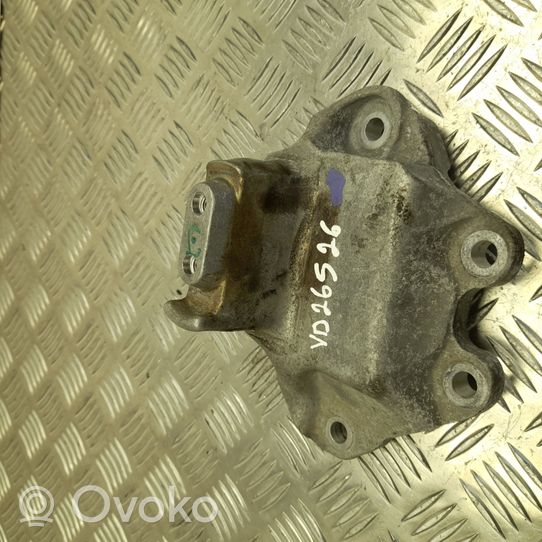 Opel Vivaro Supporto della valvola di raffreddamento EGR 9807981780