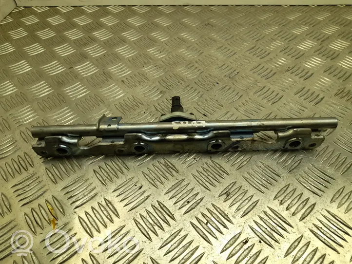 Toyota RAV 4 (XA50) Kraftstoffverteiler Einspritzleiste 8945833030