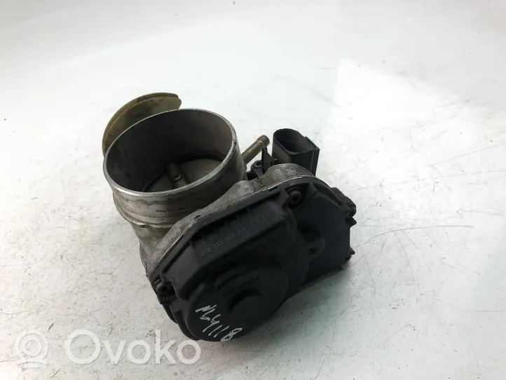 Audi A4 S4 B5 8D Valvola corpo farfallato 078133063AK