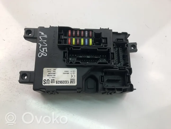 Opel Corsa D Set scatola dei fusibili 13320628