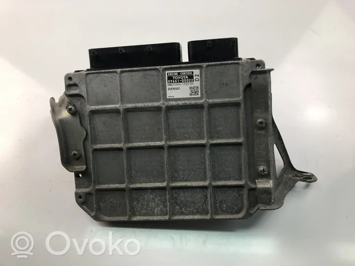 Toyota Avensis T270 Variklio valdymo blokas 8966105D22