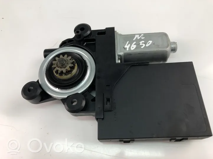 Volvo C30 Moteur de lève-vitre de porte avant 979037100