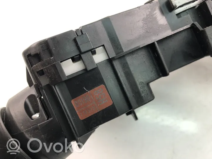 Toyota Avensis T270 Leva/interruttore dell’indicatore di direzione e tergicristallo 17F373