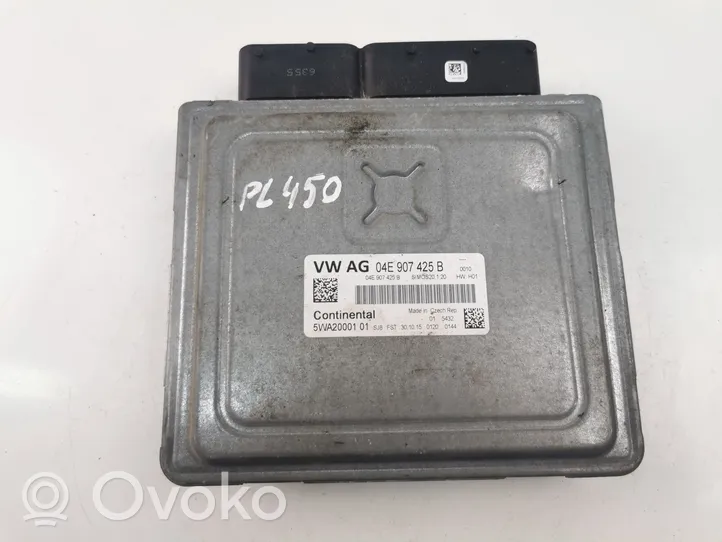 Volkswagen Touran II Calculateur moteur ECU 04E907425B