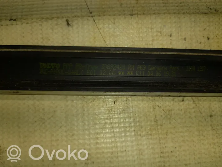 Volvo V70 Etuoven kynnyksen suojalista 39892428