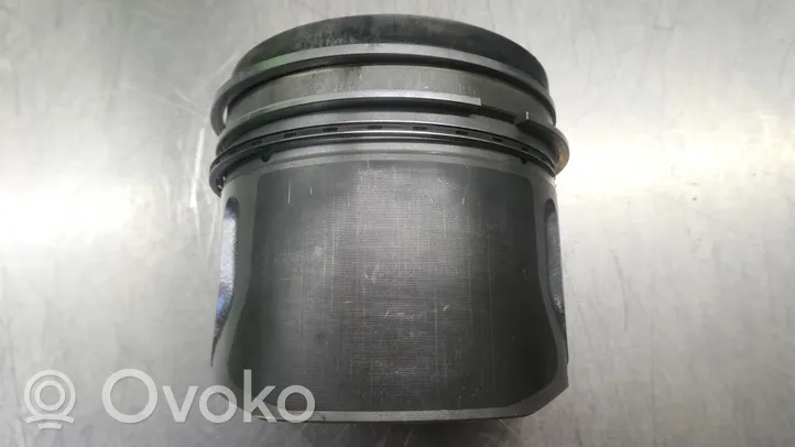 KIA Sorento Piston with connecting rod D4CB