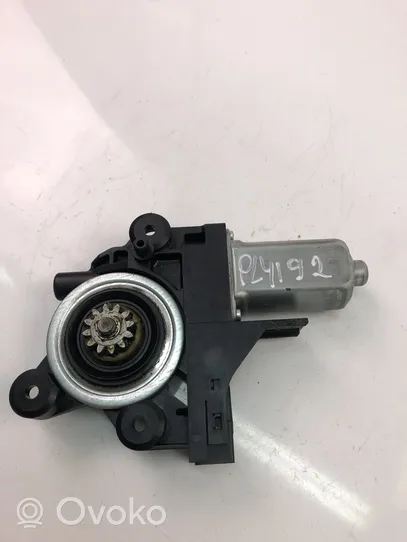 Volvo V70 Front door window regulator motor 970714101