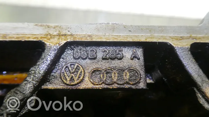 Volkswagen Golf V Głowica silnika 06B103373T