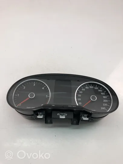 Volkswagen Polo V 6R Speedometer (instrument cluster) 6R0920861B