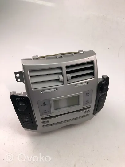 Toyota Yaris Radio / CD-Player / DVD-Player / Navigation 861200D210