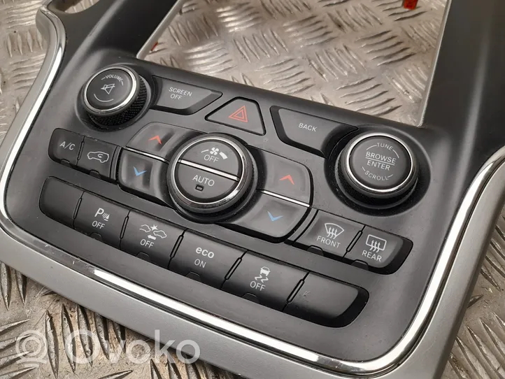 Jeep Grand Cherokee Panel klimatyzacji P05091850AE
