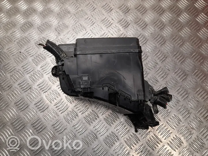 Toyota RAV 4 (XA40) Skrzynka bezpieczników / Komplet 8266242611