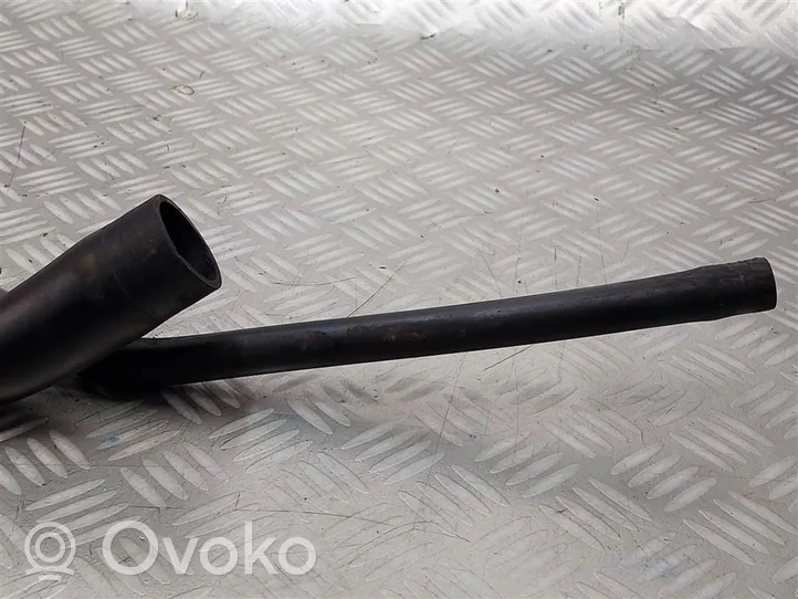 Ford Focus Fuel tank filler neck pipe AV61-9032-BE