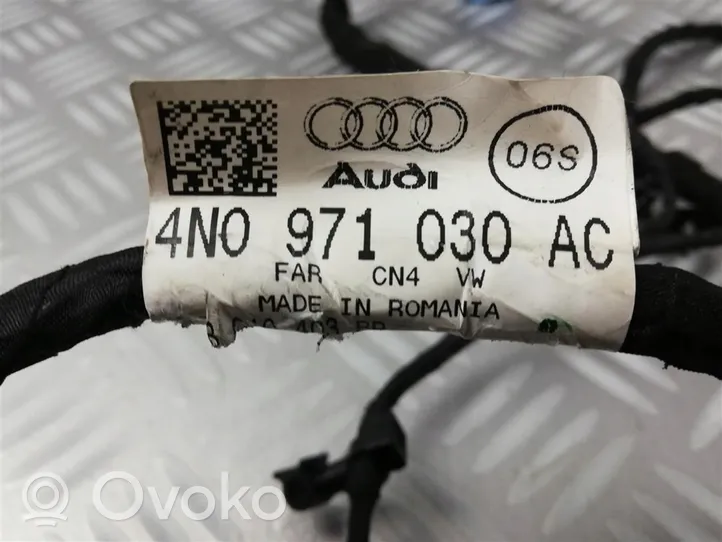Audi A8 S8 D5 Tarpinė priekinių laidų 4N0971030AC