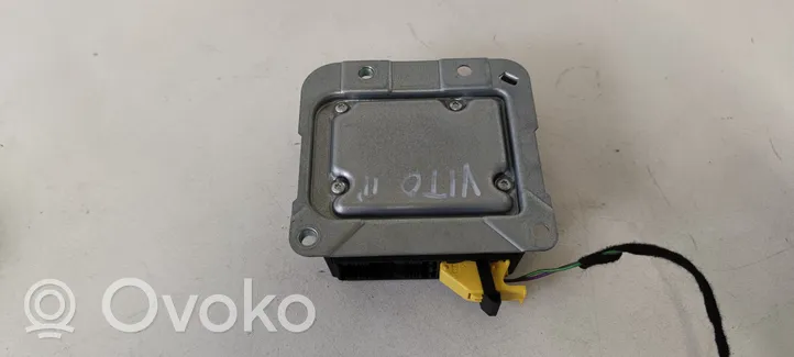 Mercedes-Benz Vito Viano W639 Module de contrôle airbag A0009010201