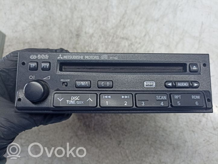 Mitsubishi Pajero Unité principale radio / CD / DVD / GPS E11020193