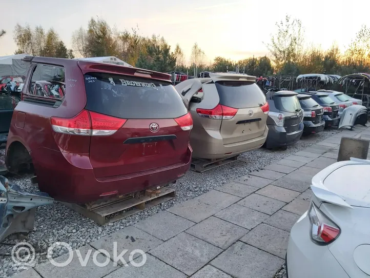 Toyota Auris 150 Orurowanie boczne progów SUV'a 