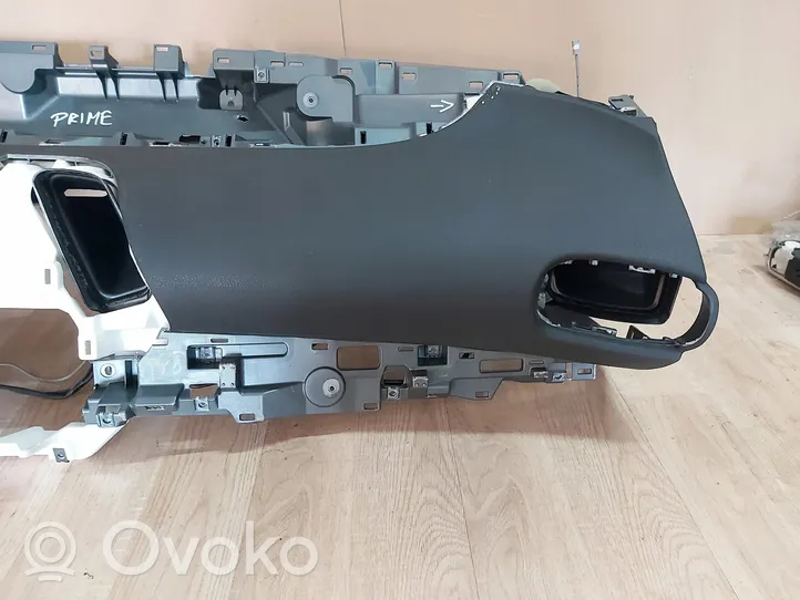 Toyota Prius Prime Panelė 