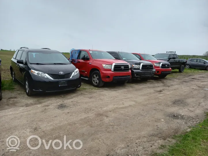 Toyota FJ cruiser Kita slenkscių/ statramsčių apdailos detalė 