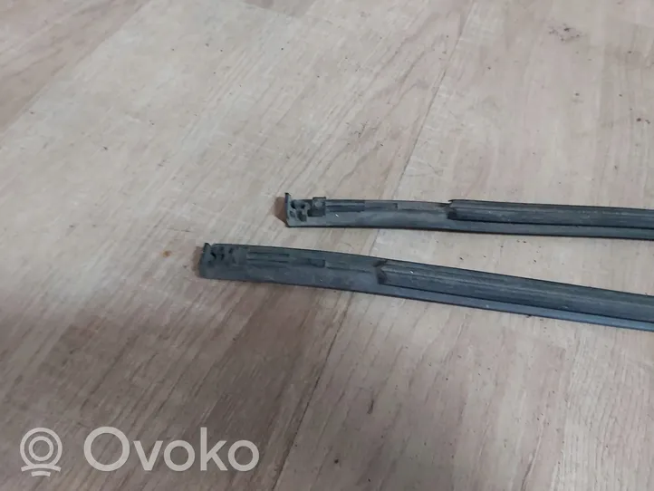 Toyota Corolla E140 E150 Moulures, baguette de toit 