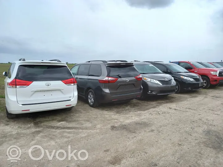 Toyota Sienna XL30 III Inne części karoserii 