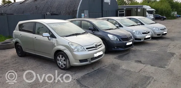 Toyota Corolla Verso E121 Priekinė kėbulo dalis 