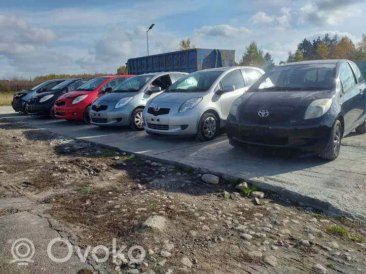 Toyota Yaris Kita išorės detalė 