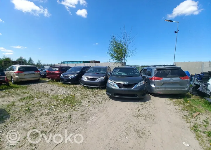 Toyota Sienna XL30 III Poutre d'essieu arrière 