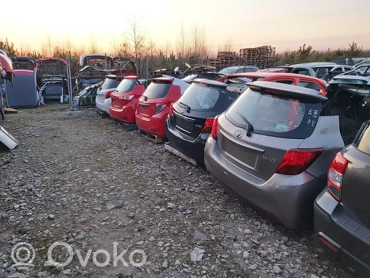 Toyota Aygo AB40 Słupek środkowy 