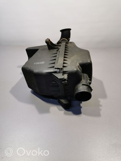 Toyota RAV 4 (XA20) Air filter box 