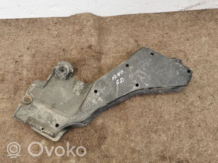 Toyota Auris E180 Osłona tylna podwozia 5762702100