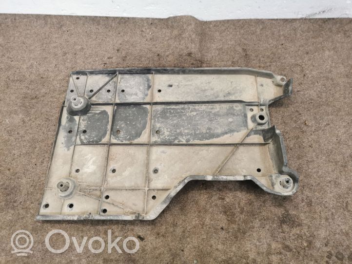 Toyota Auris E180 Osłona tylna podwozia pod bagażnik 5816502040