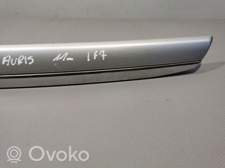 Toyota Auris 150 Takaluukun rekisterikilven valon palkki 