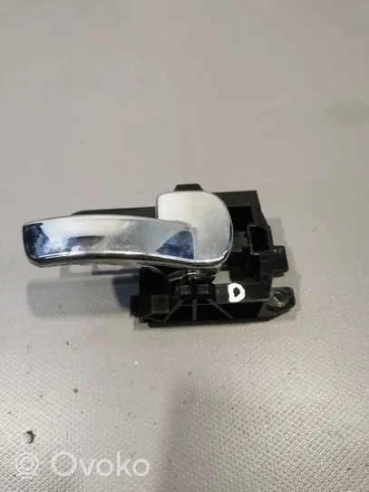 Nissan Qashqai+2 Front door interior handle 