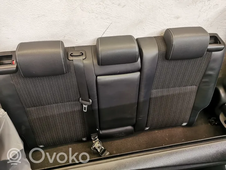 Toyota Auris E180 Sėdynių komplektas 