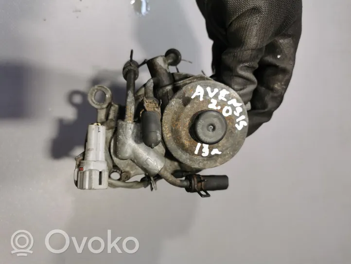 Toyota Avensis T270 Staffa/supporto di montaggio del filtro carburante 