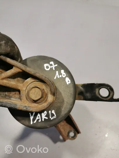 Toyota Yaris Supporto di montaggio del motore 