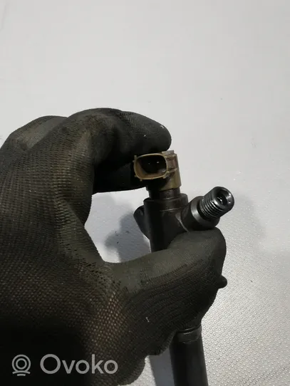 Toyota Avensis T270 Injecteur de carburant 236700R100