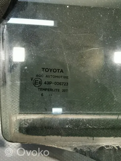 Toyota Avensis T270 Pagrindinis galinių durų stiklas 
